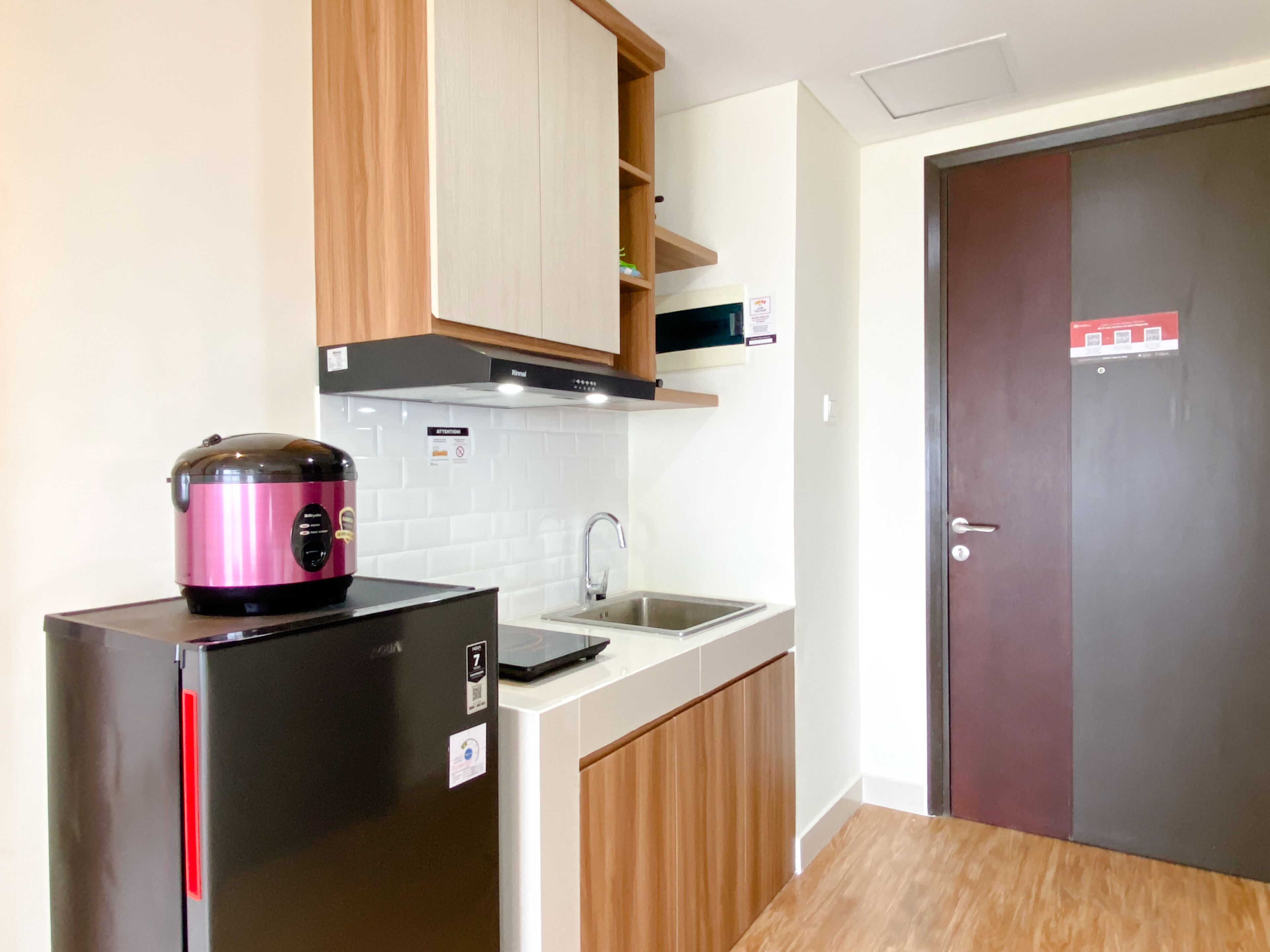 Studio | Private kitchen | Full-sized fridge, stovetop