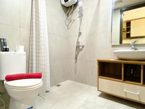 Studio | Kylpyhuone | Suihku, pyyhkeet