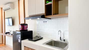 Estudio | Cocina privada | Refrigerador con congelador y parrilla de estufa