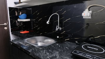 Studio | Eigene Küche | Großer Kühlschrank, Herdplatte