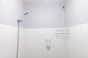Studio | Bathroom | Shower, towels