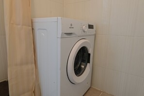 Apartment | Bathroom | Shower, towels