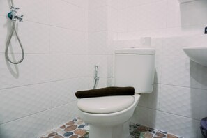 Appartement | Salle de bain | Douche, serviettes fournies