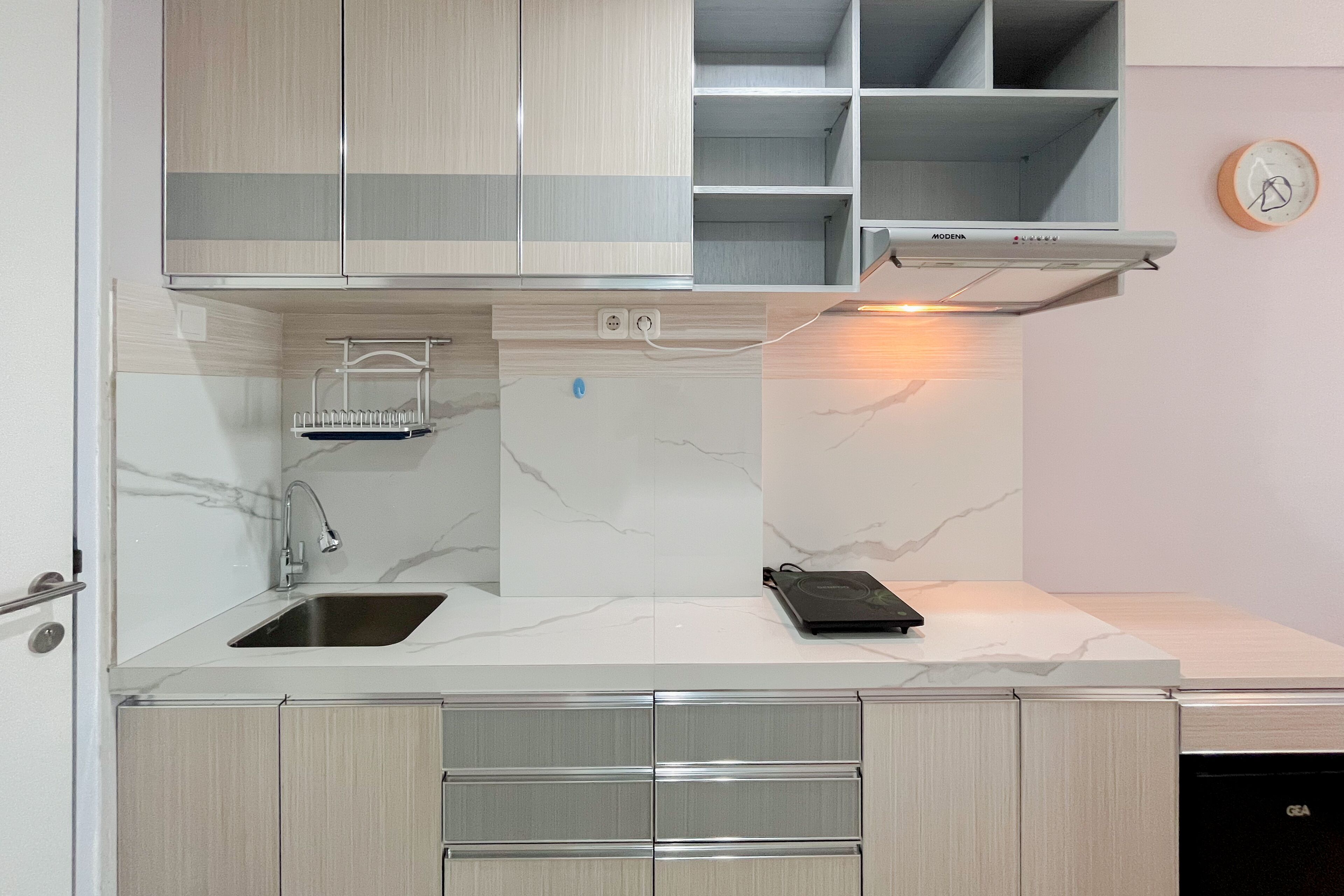 Studio | Private kitchen | Full-size fridge, stovetop