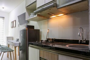 Apartment | Eigene Küche | Großer Kühlschrank, Herdplatte