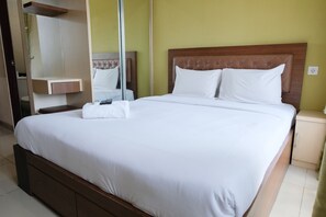 Minibar, free WiFi - Best Deal Studio Apartment At Taman Melati Jatinangor (Hegarmanah)