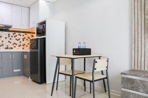 Studio | Eigene Küche | Großer Kühlschrank, Herdplatte