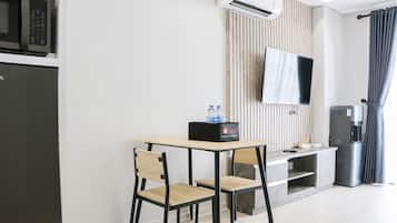 Estudio | Cocina privada | Refrigerador con congelador y parrilla de estufa