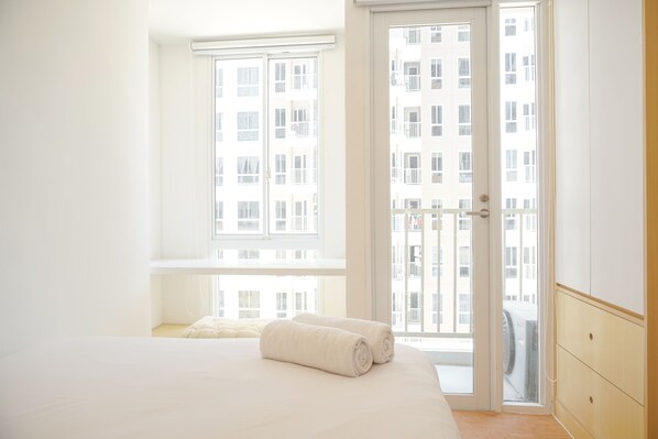 Free WiFi - Cozy Living And Warm Studio At Tokyo Riverside Pik 2 Apartment (Teluknaga)