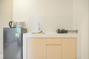 Private kitchen - New Furnished And Homey 2Br At Tokyo Riverside Pik 2 Apartment (Teluknaga)