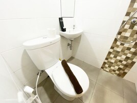 Estudio | Baño | Ducha y toallas