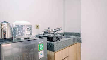 Apartment | Eigene Küche | Großer Kühlschrank, Herdplatte