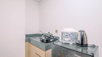 Apartment | Private kitchen | Full-size fridge, stovetop