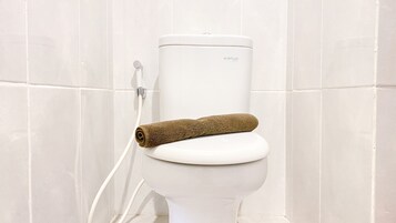 Estudio | Baño | Ducha y toallas