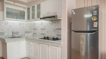 Apartment | Private kitchen | Full-size fridge, stovetop