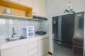 Apartamento | Cozinha privada | Geladeira grande, cooktop