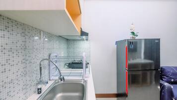 Apartment | Private kitchen | Full-sized fridge, stovetop