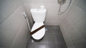 Studio | Bathroom | Shower, towels