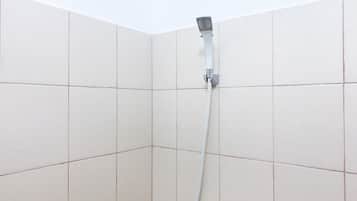 Studio | Bathroom | Shower, towels