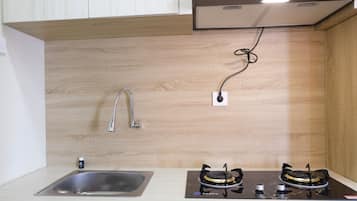Apartment | Private kitchen | Full-sized fridge, stovetop