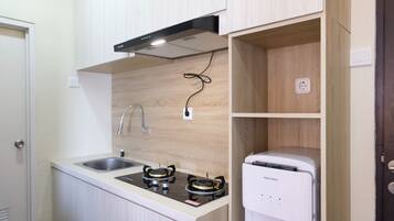 Apartamento | Cozinha privada | Geladeira grande, cooktop
