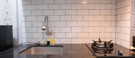 Studio | Eget kjøkken | Kjøleskap og kokeplater