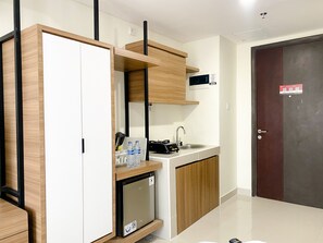 Studio | Private kitchen - Great Deal And Comfortable Studio Pollux Chadstone Apartment (Cikarang)