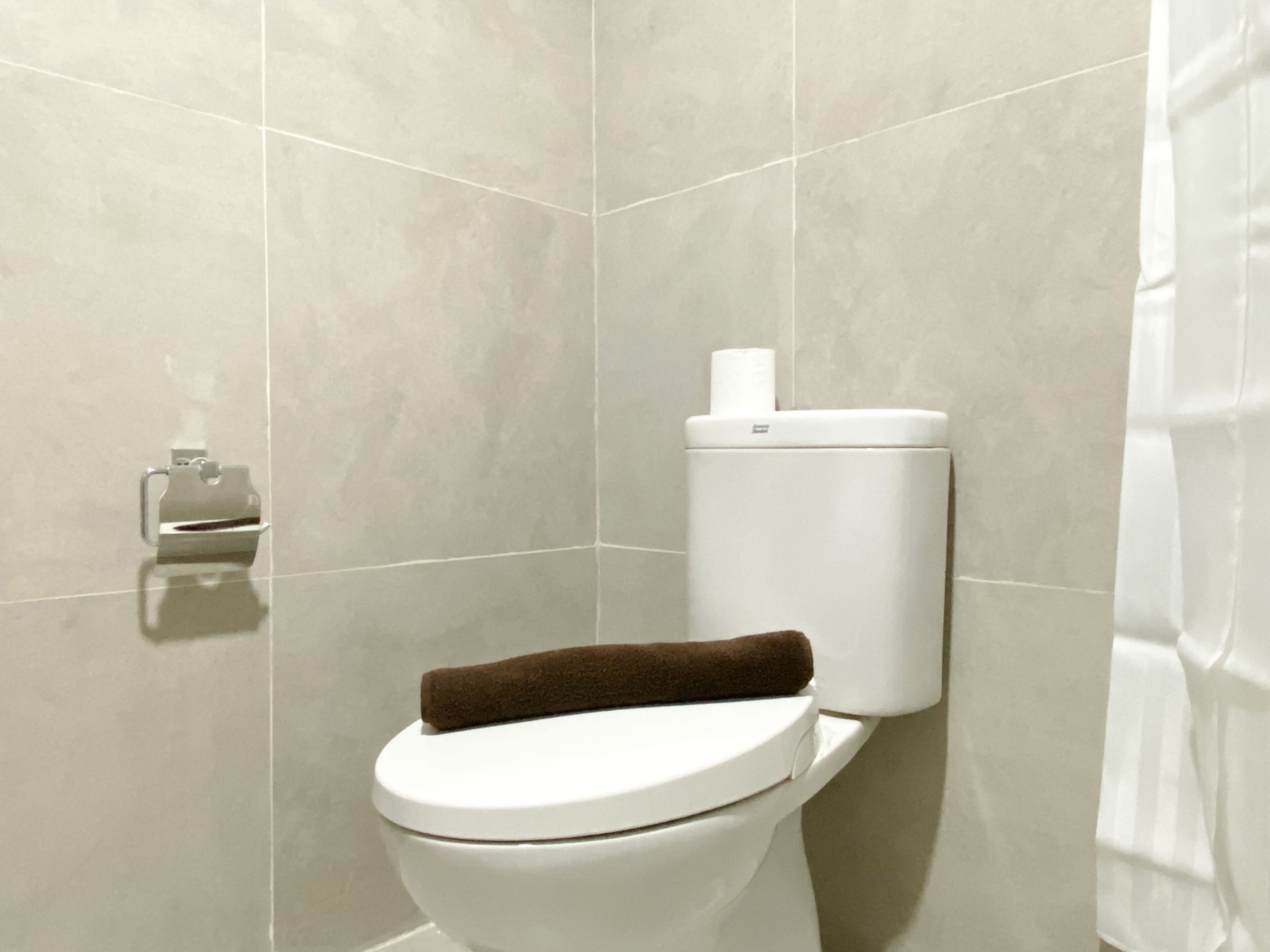 Studio | Bathroom | Shower, towels