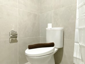 Bathroom - Great Deal And Comfortable Studio Pollux Chadstone Apartment (Cikarang)