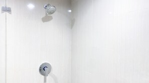 Studio | Bathroom | Shower, towels - Relaxing Studio Apartment H Residence (Jakarta)