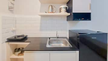 Studio | Private kitchen | Full-sized fridge, stovetop