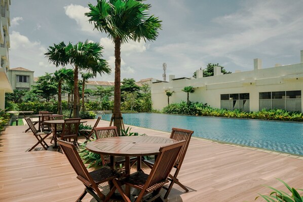 Outdoor pool - Modern And Nice Studio Citra Living Apartment (Jakarta)