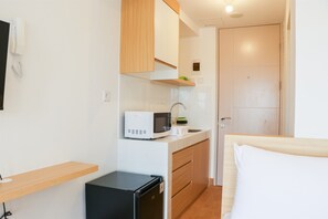 Studio | Private kitchen | Fridge, microwave