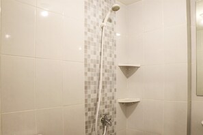 Apartment | Bathroom | Shower, towels