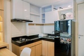 Departamento | Cocina privada | Refrigerador con congelador y parrilla de estufa 