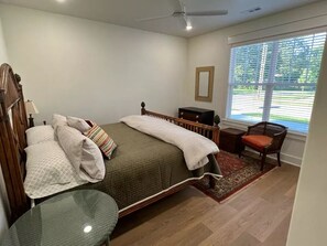 4 habitaciones, tabla de planchar con plancha, cuna de viaje y wifi