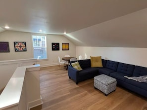 Smart TV, fireplace, books, music library