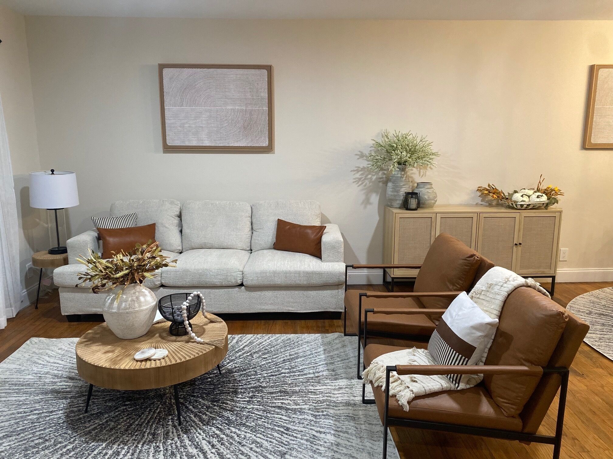 Modern Home for 8 Guests - 5 Min Drive to Stadium - TV Room