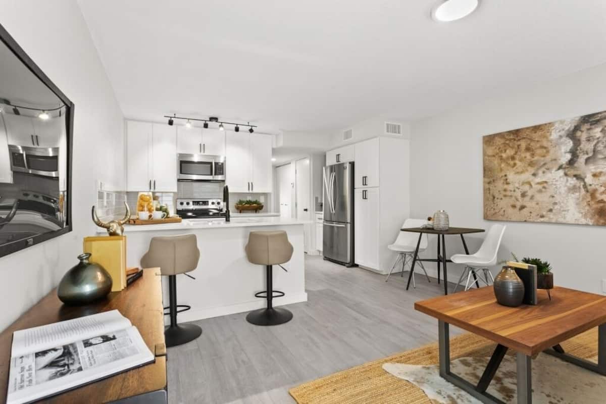 2 habitaciones, tabla de planchar con plancha y wifi gratis 