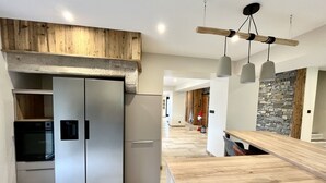 Kaffetrakter/tekoker, kjøleskap, mikrobølgeovn og ovn