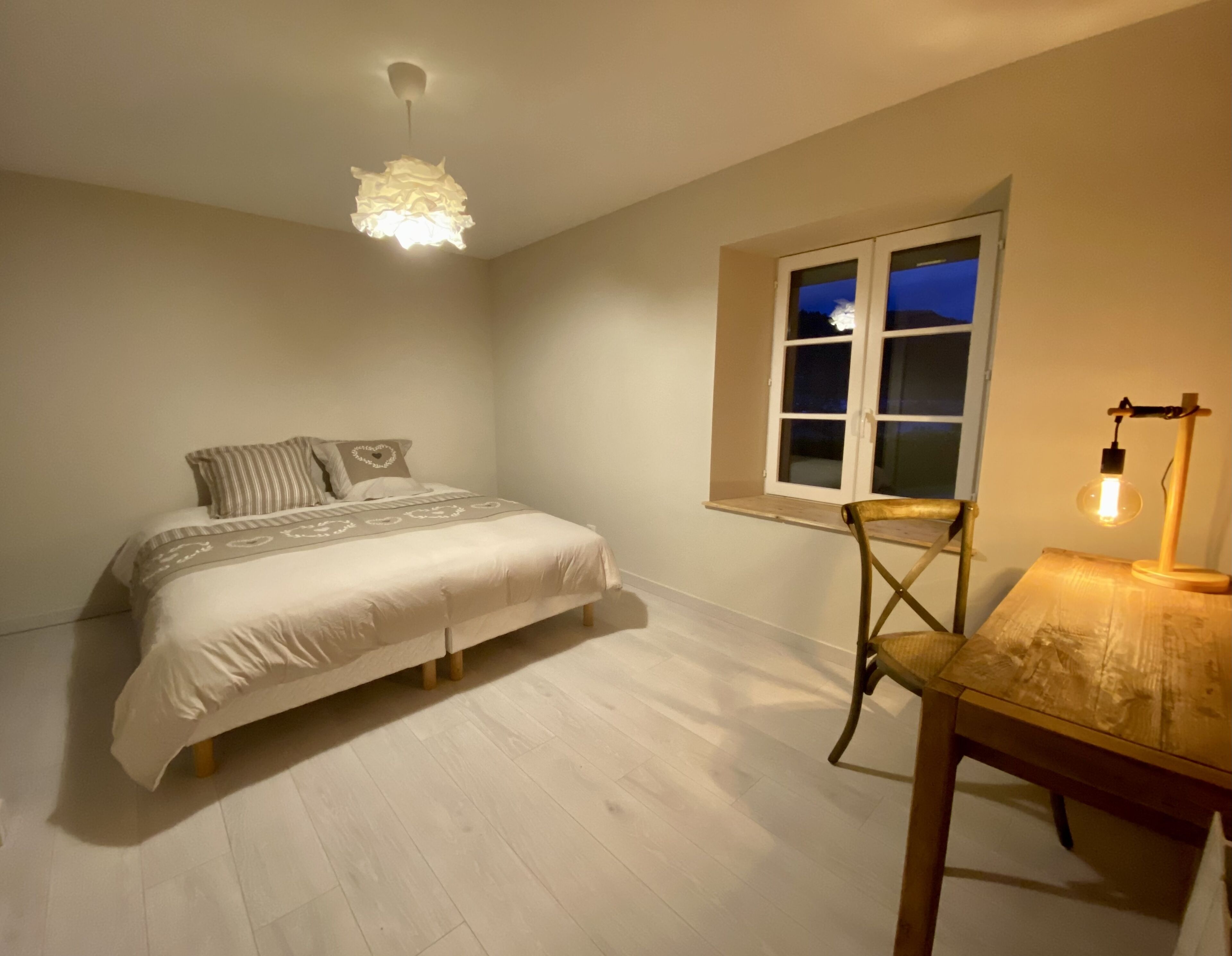 5 bedrooms, iron/ironing board, travel cot, Internet