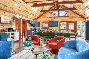 Dining - Large 8BR Paradise: All Ensuites, Pool, Themes, Spa, Golf, Games & EV Charging (Sevierville)