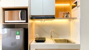 Studiolejlighed | Privat køkken | Køleskab/fryser i fuld størrelse, kogeplade