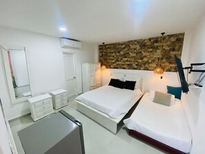 Family Quadruple Room | Free WiFi - Casa Playa James  (Cartagena)