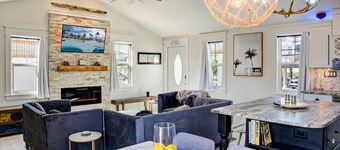 Beach Bliss~Walk to Beach & Times Square~Private Pool