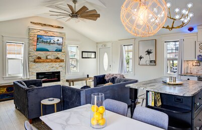 Beach Bliss~Walk to Beach & Times Square~Private Pool