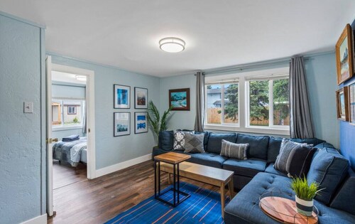 #1 Pendleton Cottage / Midtown Hideaway / & More