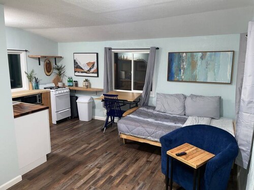 #3 Cozy Little Cabin / Midtown / Yard / BBQ