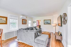TV, ping pong, books - Lovely Westerley Home w/ Yard & Grill! (Westerly)