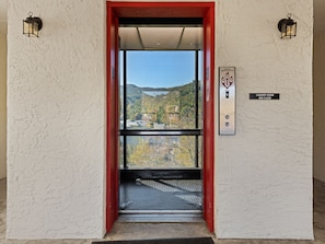 Interior - Walkable to Downtown Gatlinburg w/Pool Access (Gatlinburg)